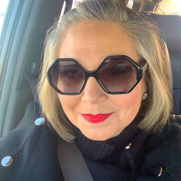 Meet your Posher, Eleanor - Picture 1 of 1